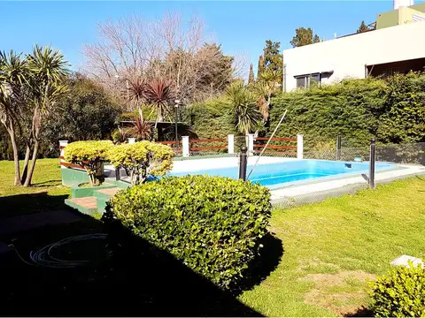 VENTA CASA 6 AMBIENTES CON PILETA QUINCHO EN PILAR