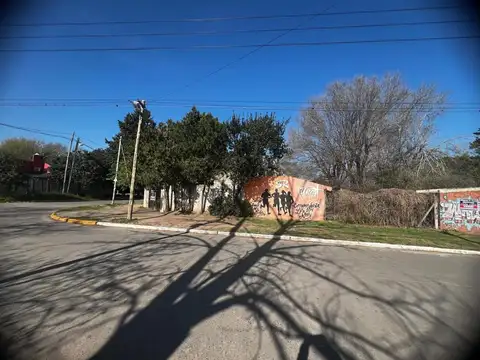 CASA QUINTA Y LOTE