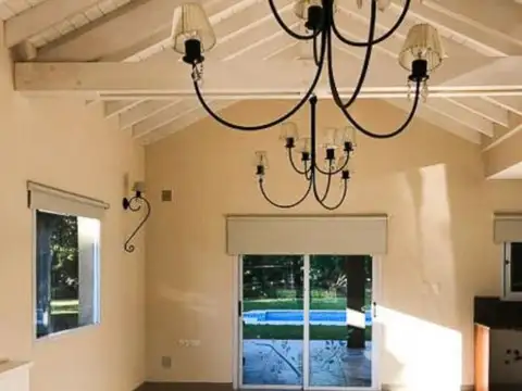 Casa en Venta con 2 cocheras