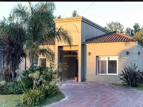 Casa 3 ambientes con 2 baños