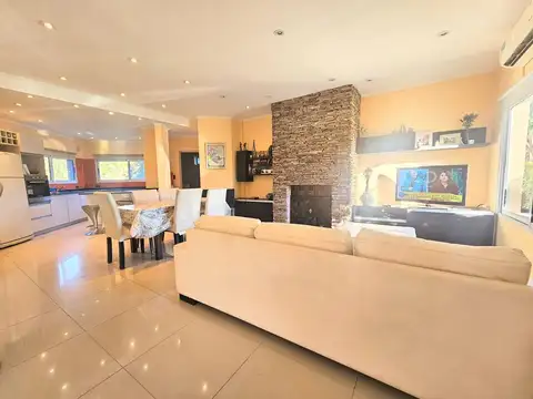 CASA 5 AMBIENTES EN VENTA EN LA CESARINA PILETA
