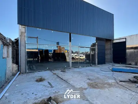 Galpón en alquiler vidriado. 14 x 35 m. Sobre Avenida Alvear 2435