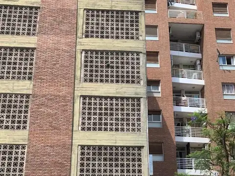 AMPLIA COCHERA CON SEGURIDAD EN VENTA - NUEVA CORDOBA