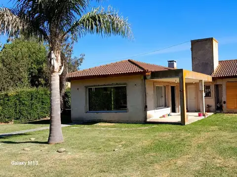 VENTA-CASA C/PARQUE 1600 M2 Y PILETA-CHASCOMUS