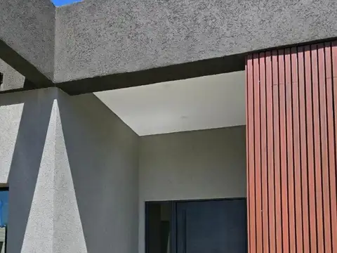 Casa en Venta con 3 cocheras