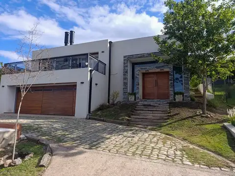 Casa en Venta Mendiolaza | 2 Dorm, Vista y Pileta