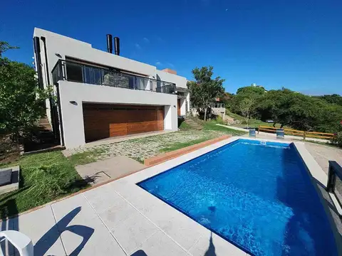 Casa en Venta Mendiolaza | 2 Dorm, Vista y Pileta