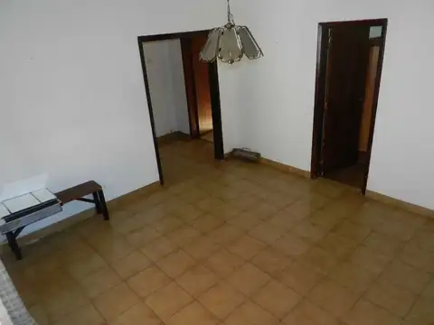 VENTA CASA 3 AMB. EN VILLA TESEI - LOTE DE 275 M2