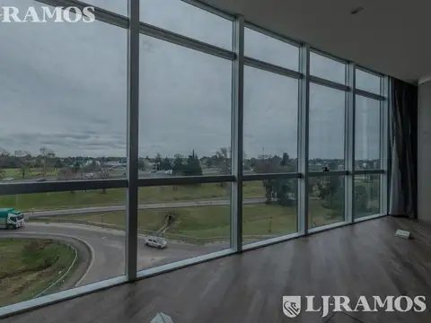 Oficinas SportClub en Escobar!  Excelente ubicación - PG
