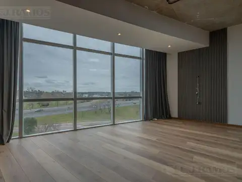 Oficinas SportClub en Escobar!  Excelente ubicación - PG