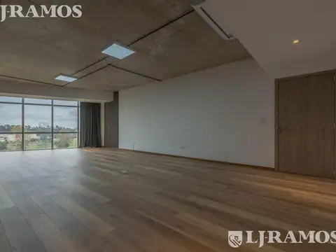 Oficinas SportClub en Escobar!  Excelente ubicación - PG