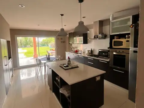 Casa en Venta en Gregorio de Laferrere, USD 495.000
