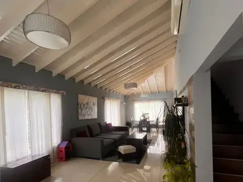Casa en Venta en Gregorio de Laferrere, USD 495.000