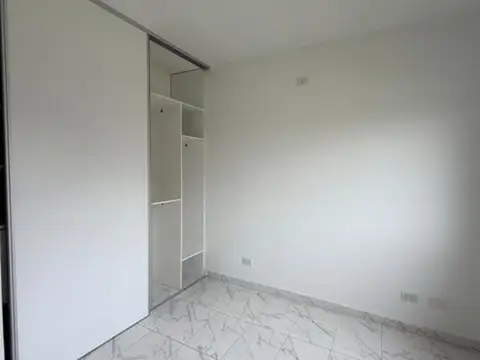 Casa en Alquiler con 2 cocheras