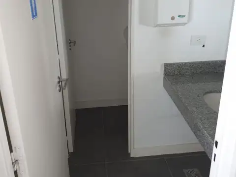 Oficina en Alquiler con 2 cocheras