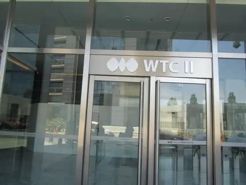 Oficina de 200 m2 con 2 cocheras en WTC Puerto Madero