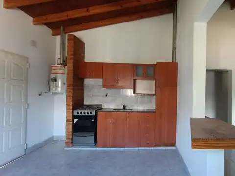 Casa 4 ambientes con 1 baño