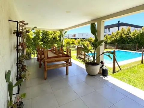 Casa 6 ambientes con 3 baños