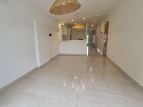 Excelente semipiso al frente con dos balcones cochera fija cubierta terraza en saavedra