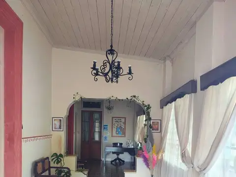 Casa 6 ambientes con 4 baños