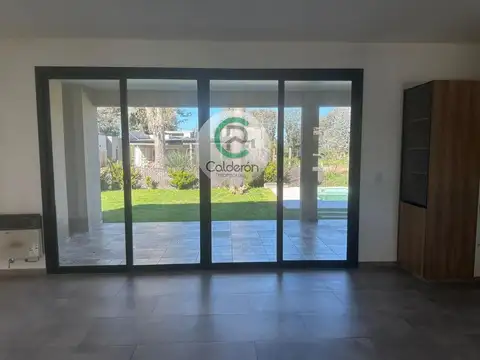 Casa en Alquiler en Álvarez Del Bosque, USD 1.300