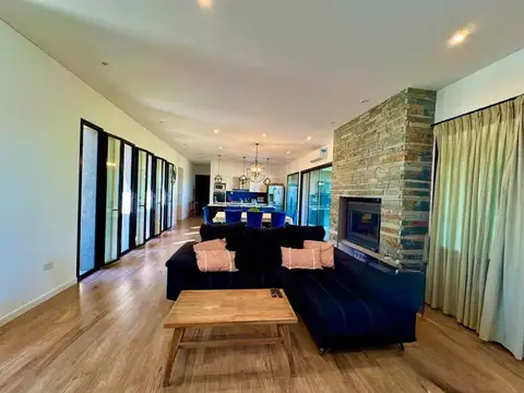 VENTA CASA 4 AMB C/PILETA QUINCHO CARLOS KEEN