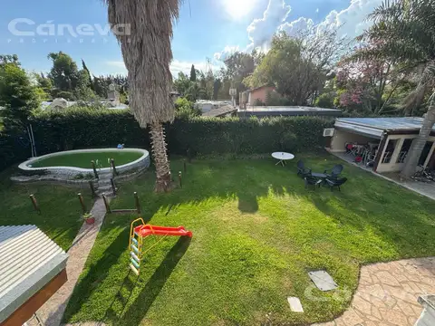 Casa en barrio abierto Las Glorias