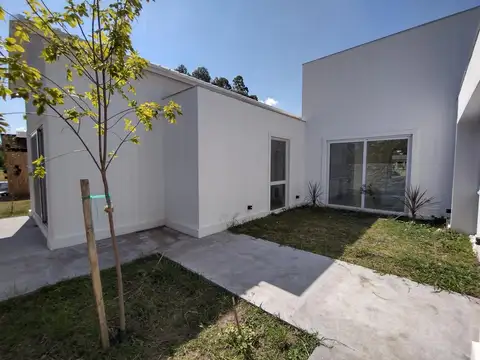 Casa en Alquiler en Los Pinares Country Club, USD 1.900