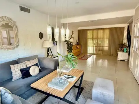 Boulevard dupuy al 6000 , Echeverria del lago