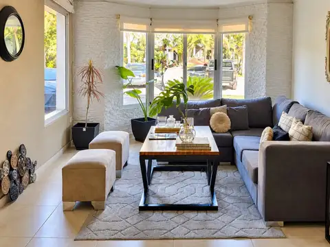 Casa de 6 ambientes con pileta en venta