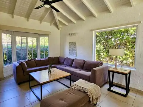 Casa de 6 ambientes con pileta en venta