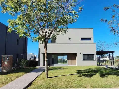 Casa en Alquiler de 3 dormitorios