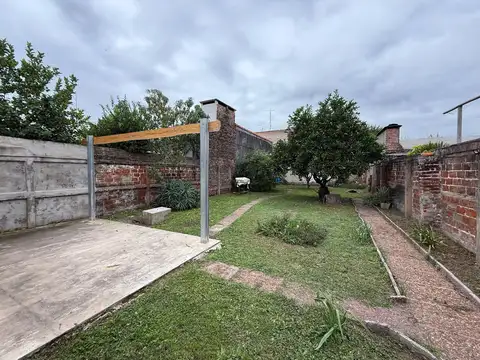 Casa con gran patio en zona  céntrica de Esperanza