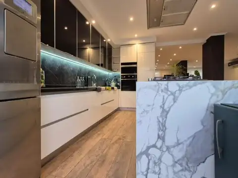 Casa 7 ambientes con 3 baños