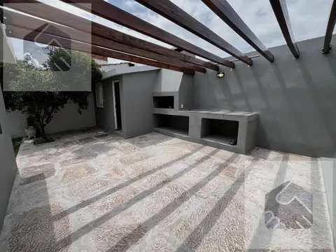 Casa con 4 dormitorios en venta en Barrio Santa Rita