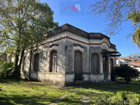 Casa en Venta con 3 cocheras