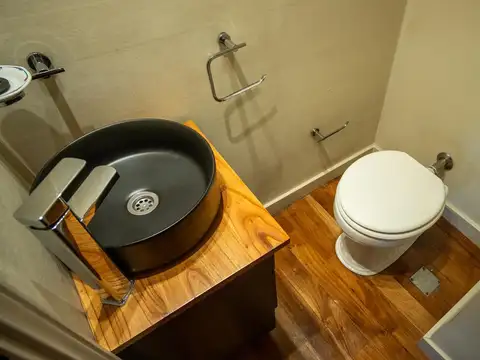 Casa 6 ambientes con 2 baños