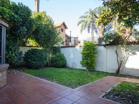Casa 6 ambientes con 2 baños