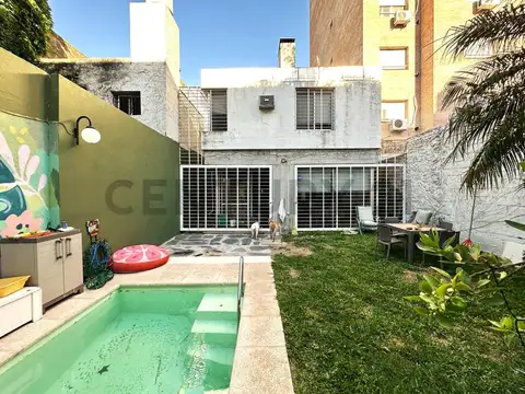 Casa en Venta con 2 cocheras