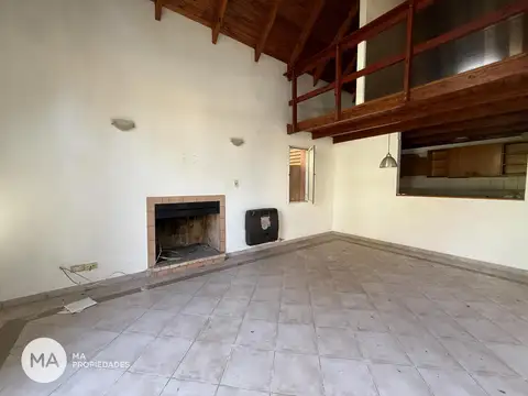 Casa 4 ambientes con 2 baños