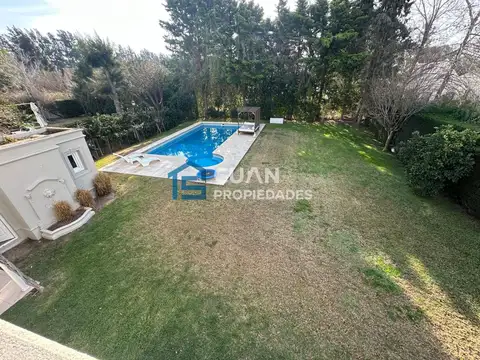 Casa 4 ambientes con 4 baños