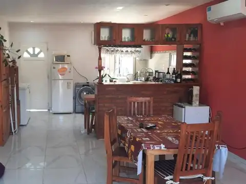 Casa 3 ambientes con 2 baños