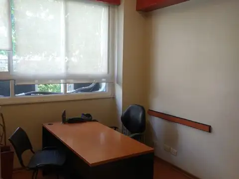Vende  Oficinas + 1 Sala De Reuniones En Balvanera