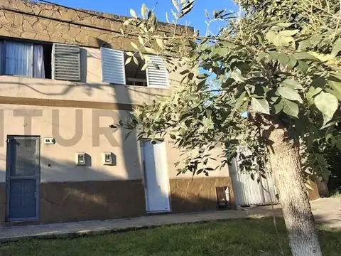 Vendo Duplex con garaje y patio