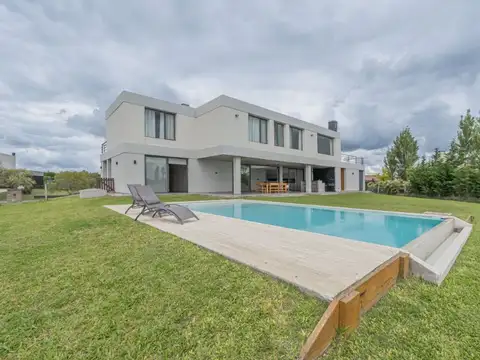 VENTA CASA 7 AMB VISTA A LA LAGUNA CARDALES