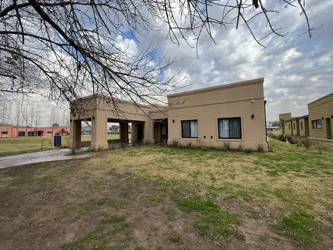 Casa 6 ambientes con 3 baños