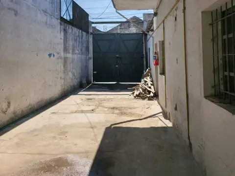 GALPON CON OFICINAS, PLANTA LIBRE DE COLUMNAS