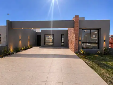 ¡Venta! Exclusiva casa en Rincones de Manantiales - Todo en una sola planta!