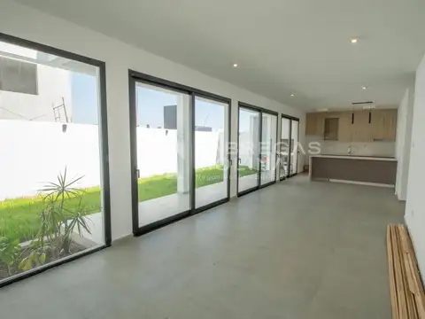 Casa 2 ambientes con 2 baños