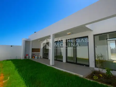 ¡Venta! Exclusiva casa en Rincones de Manantiales - Todo en una sola planta!